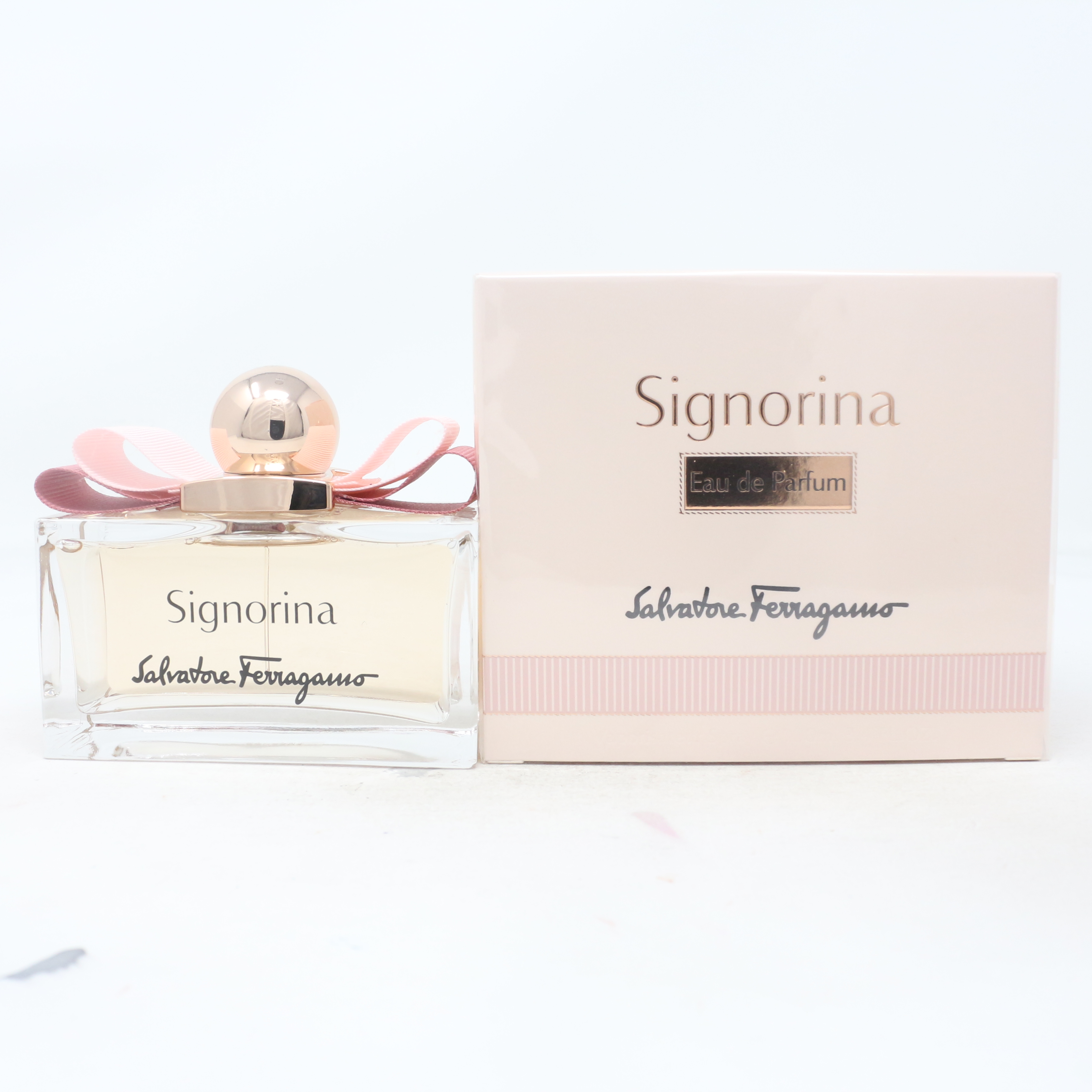 Salvatore ferragamo signorina libera отзывы. Сигнорина Парфюм. Сальваторе Феррагамо духи женские Сигнорина. Сигнорина в жёлтой. Сальваторе Феррагамо селектив ниша Ноты.